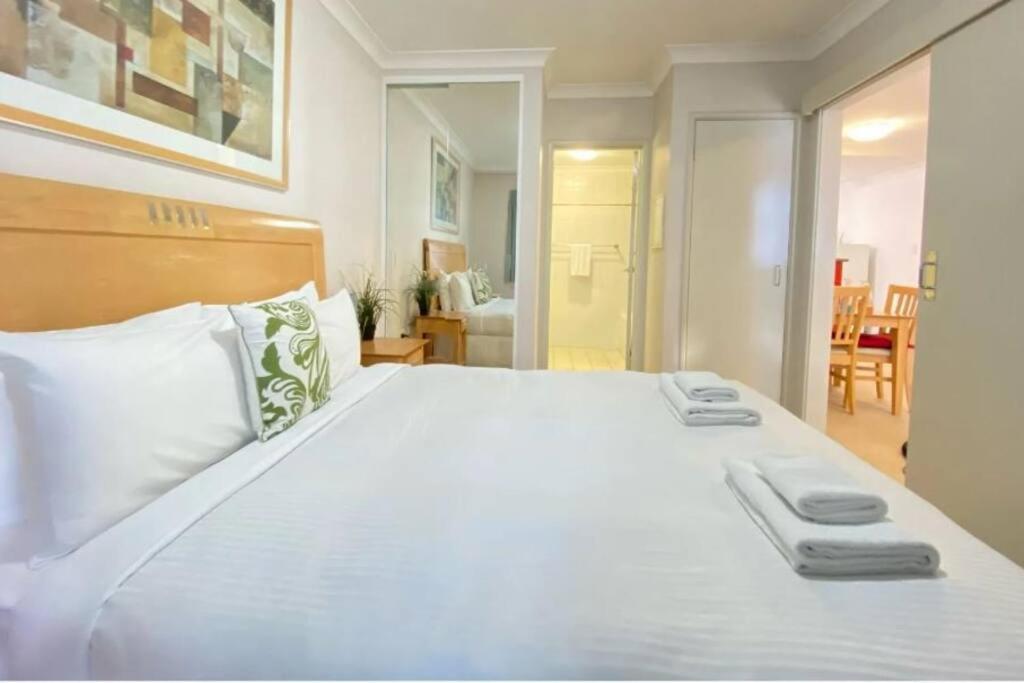 City & Lakeside With Free Parking, Pool And 10 Mins Walk Into The City Perth Esterno foto