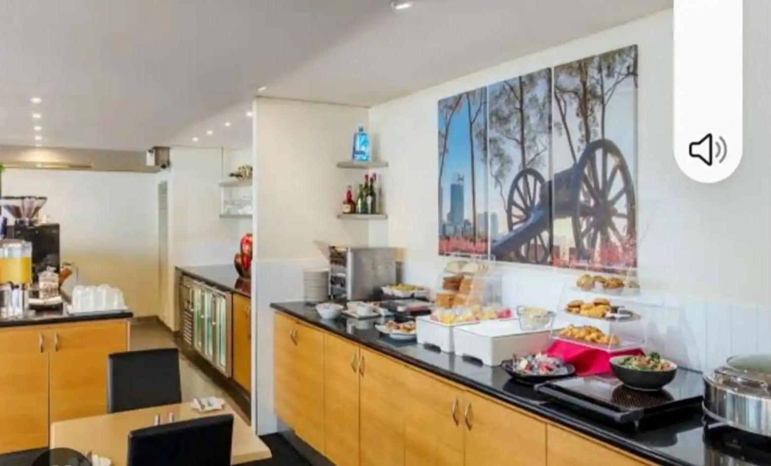 City & Lakeside With Free Parking, Pool And 10 Mins Walk Into The City Perth Esterno foto