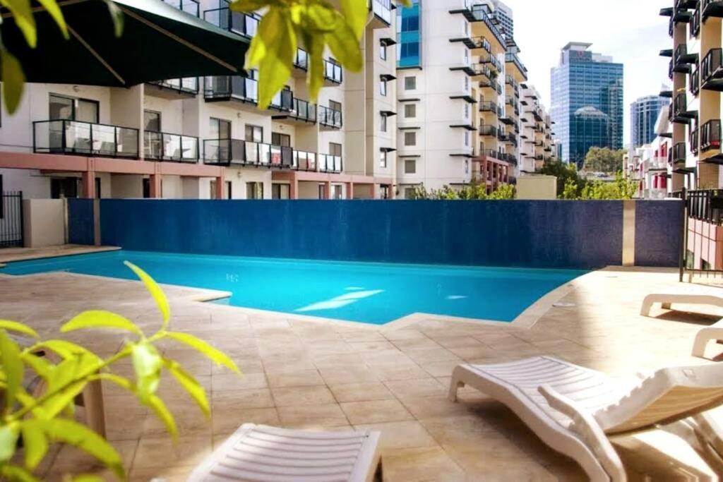 City & Lakeside With Free Parking, Pool And 10 Mins Walk Into The City Perth Esterno foto