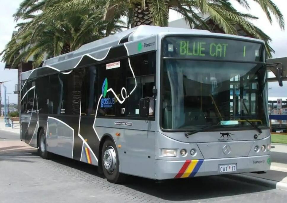 City & Lakeside With Free Parking, Pool And 10 Mins Walk Into The City Perth Esterno foto